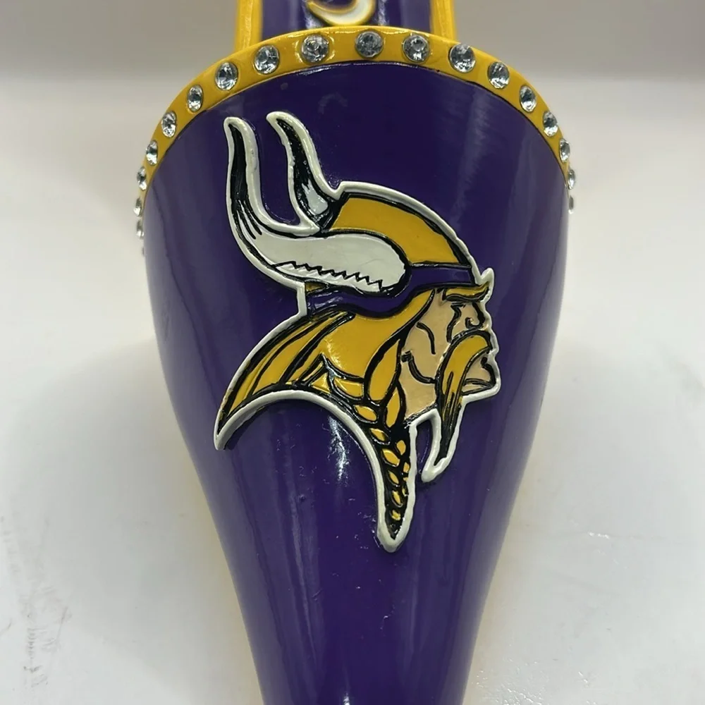 Minnesota Vikings wine bottle holder. 💜🍾